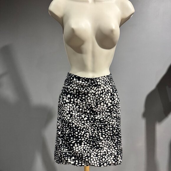 Patterned Black & White Mini Skirt - Picture 3 of 4